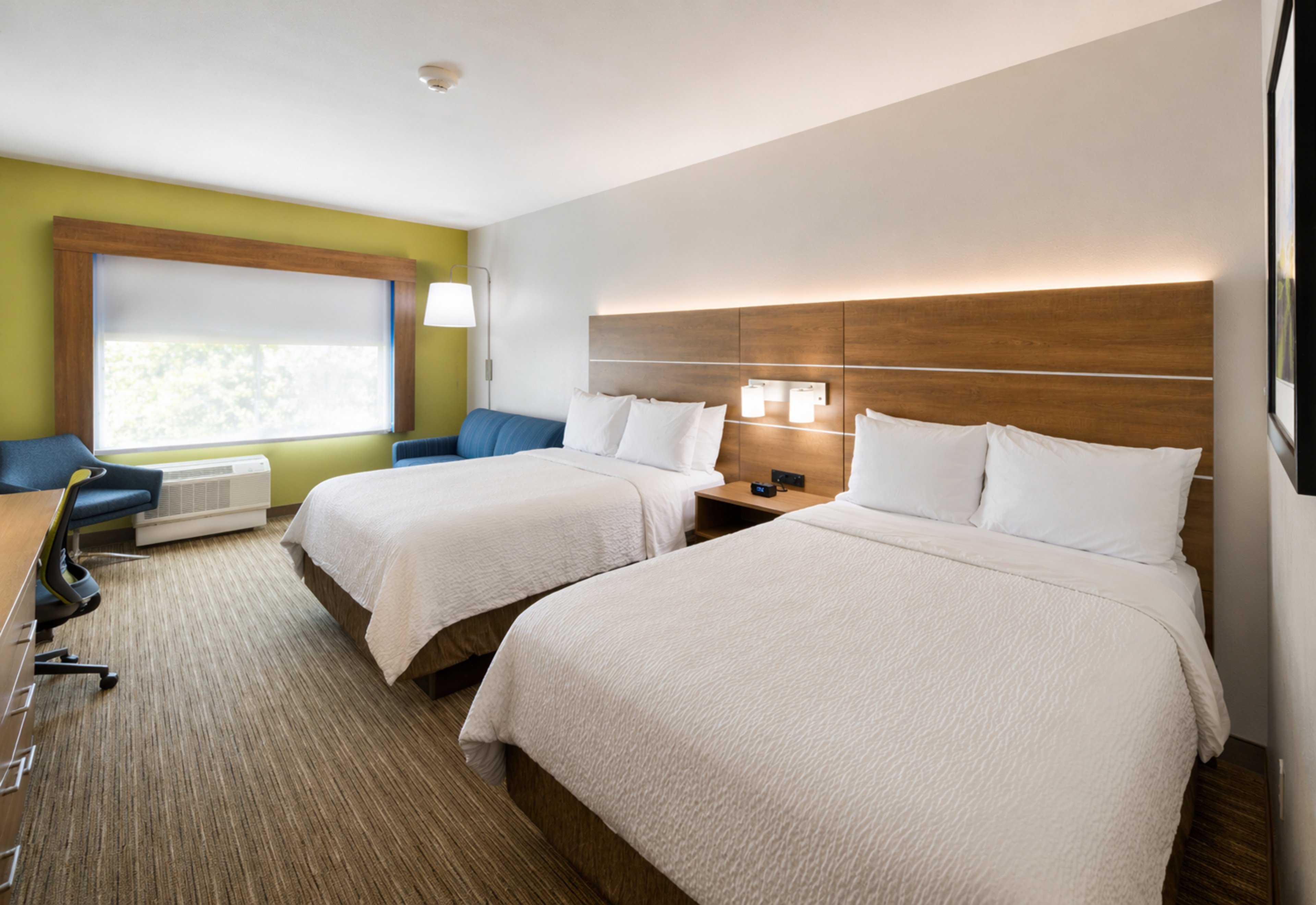 Holiday Inn Express Suites Lindale 27/68