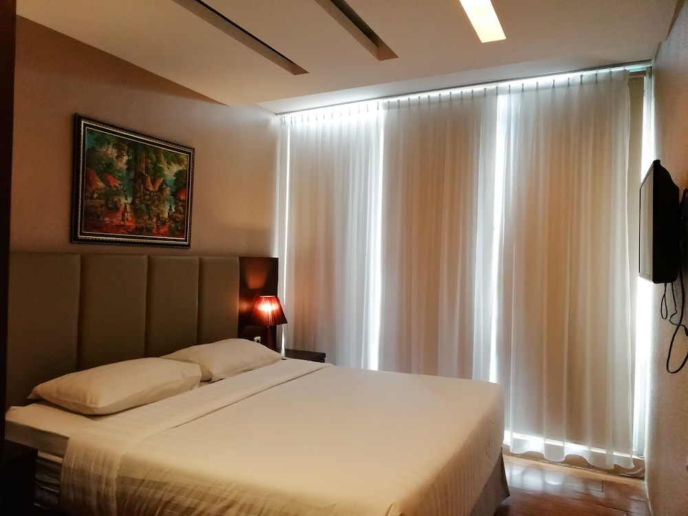 ROYAL SUITE CONDOTEL 8/26