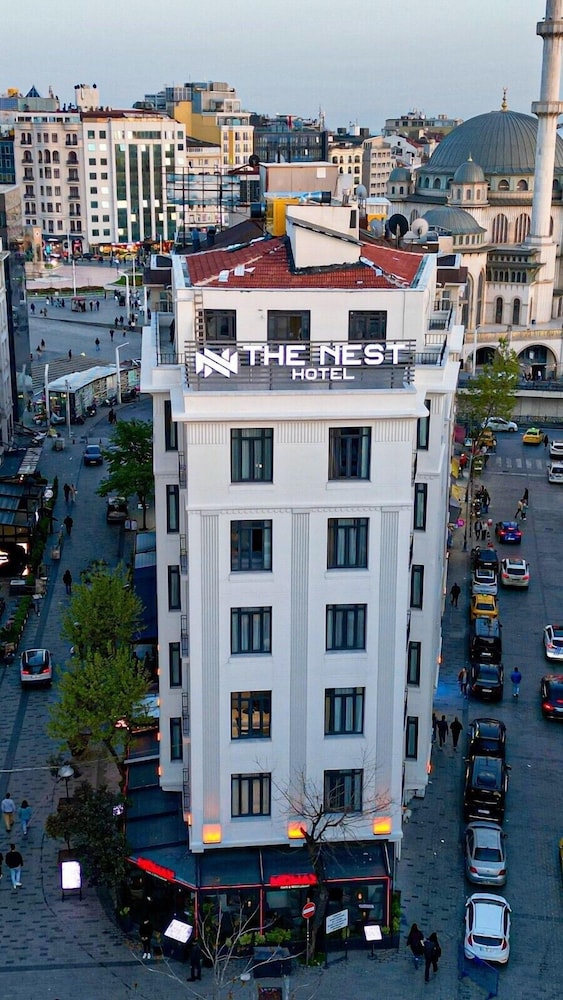 The Nest Hotel 9/70