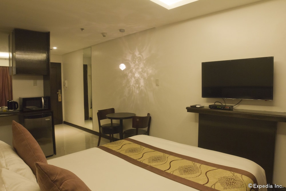 Regency Grand Suites 23/66