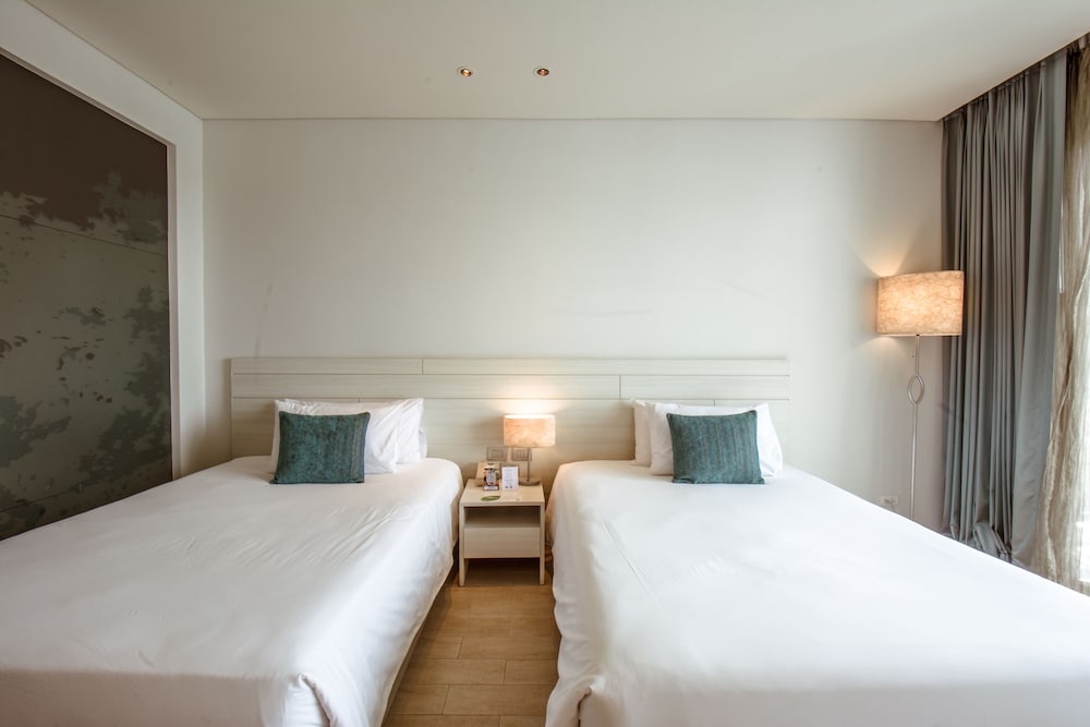 FAMILY, DOUBLE BED