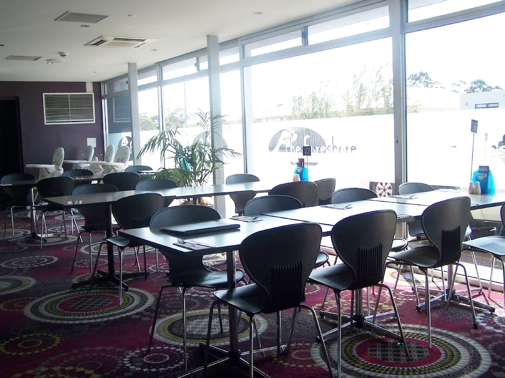 Foreshore Hotel 54/71