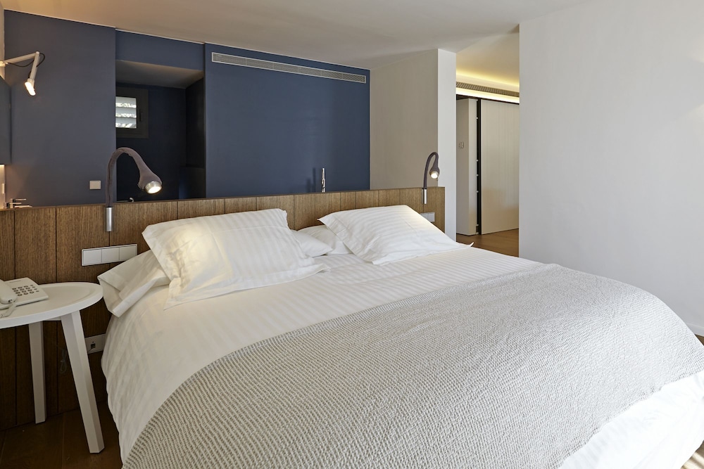 Suite, Double Bed, Garden View, Balcony or Terrace