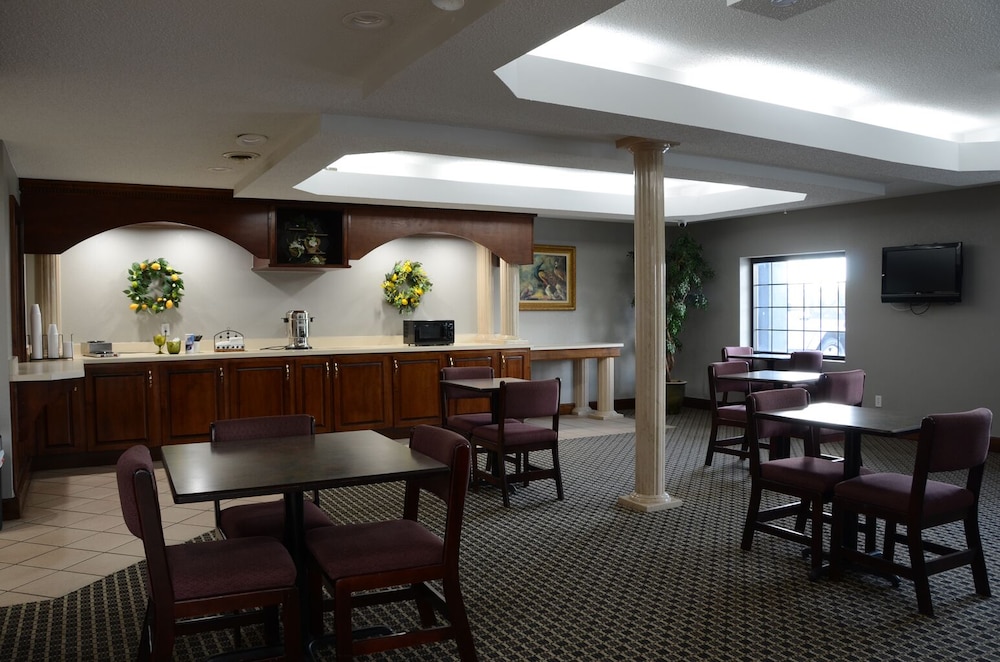 GATEWAY INN AND SUITES 31/39