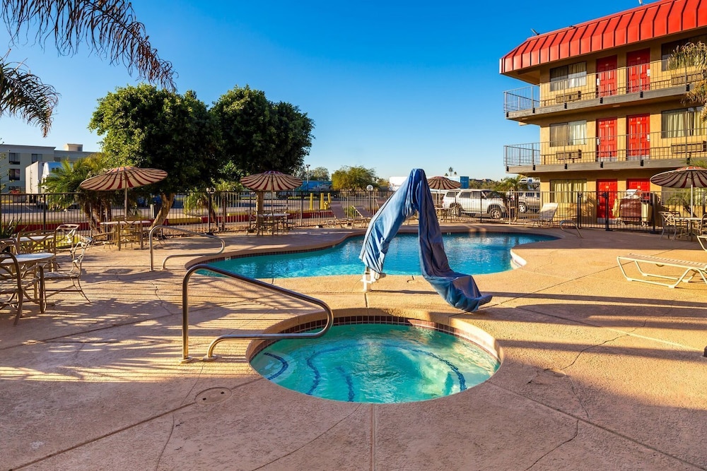 Travelers Inn 39/48
