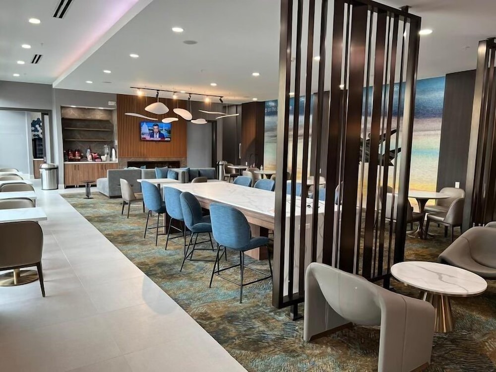 La Quinta Inn & Suites by Wyndham Manchester / Arnold AFB 25/42