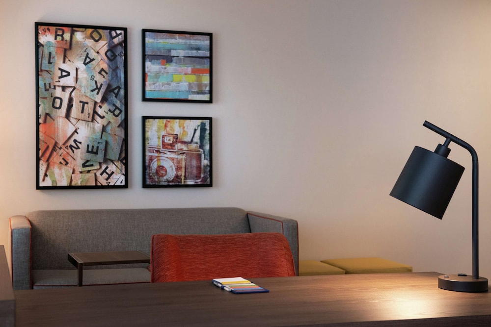 Hampton Inn & Suites Buena Park 40/55