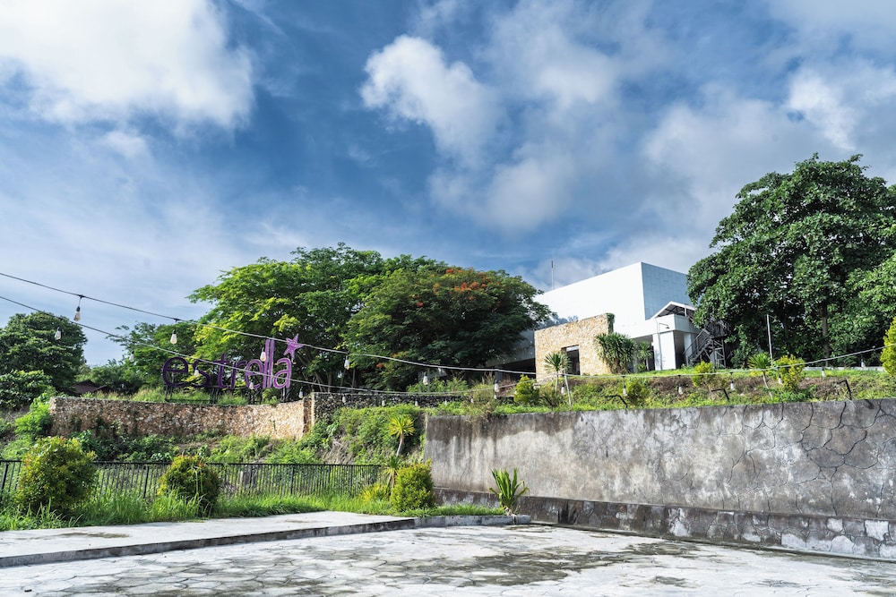 Estrella Hotel & Conference (ex Aston Luwuk) 41/49