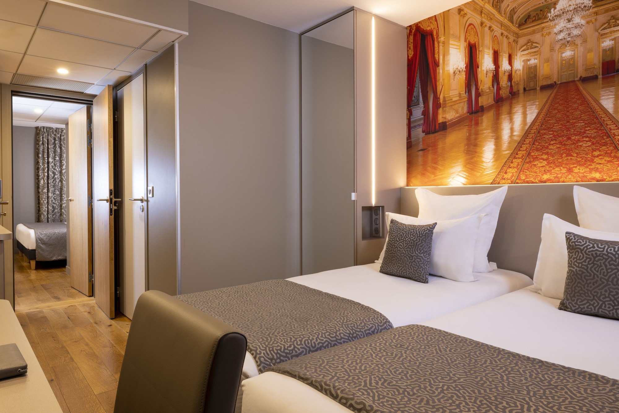 2 BEDROOMS, CONNECTING, FAMILY