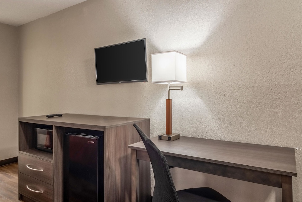 Econo Lodge East Ridge 31/36