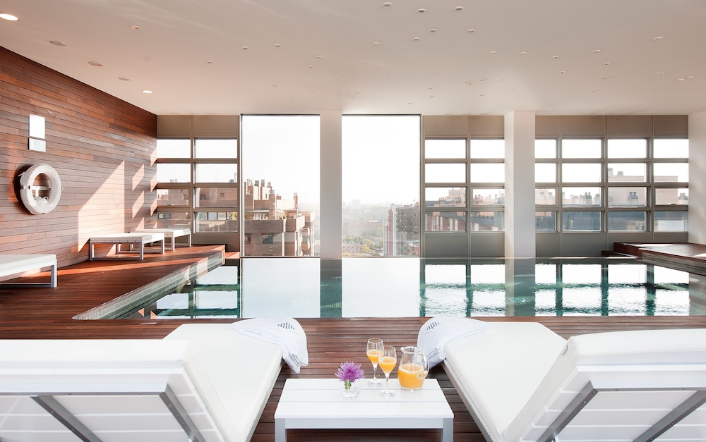 Reina Petronila Hotel 27/46