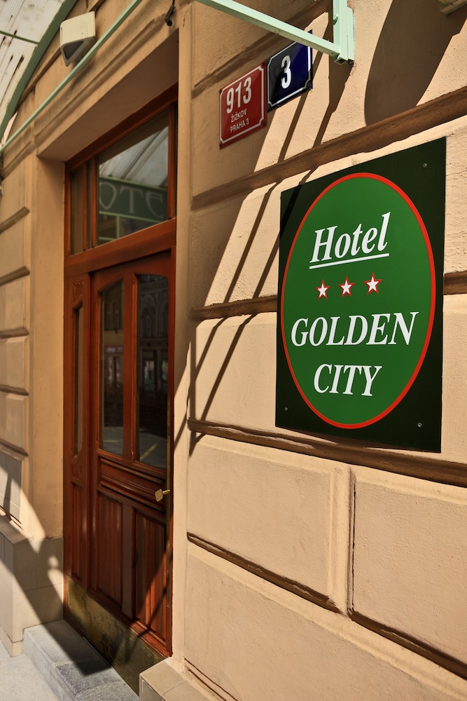 Hotel Golden City Garni 8/55