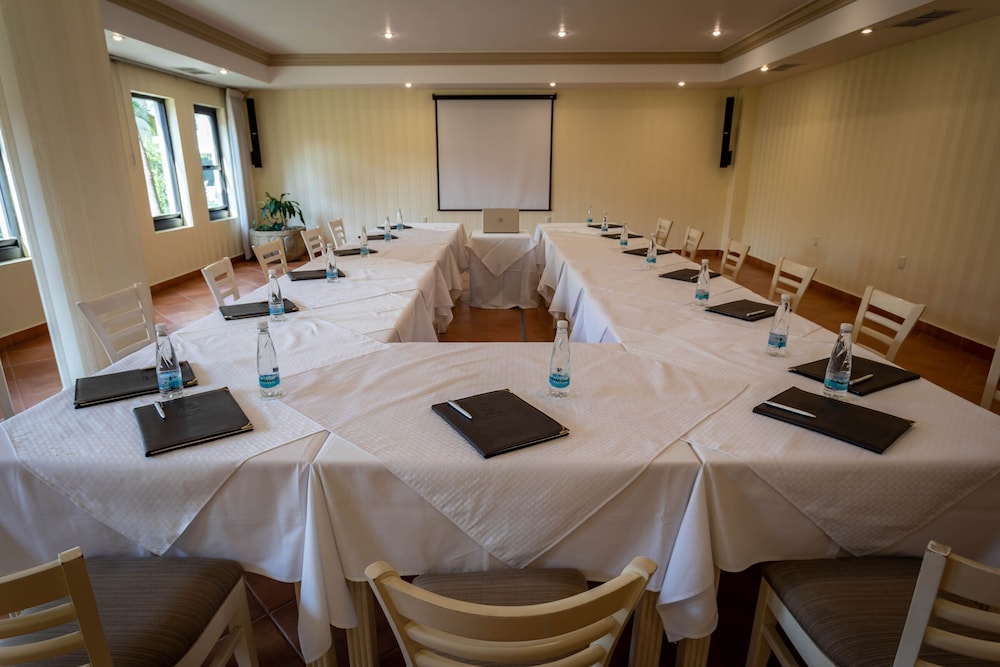 Excelaris Grand Resort Conventions & Spa 61/71