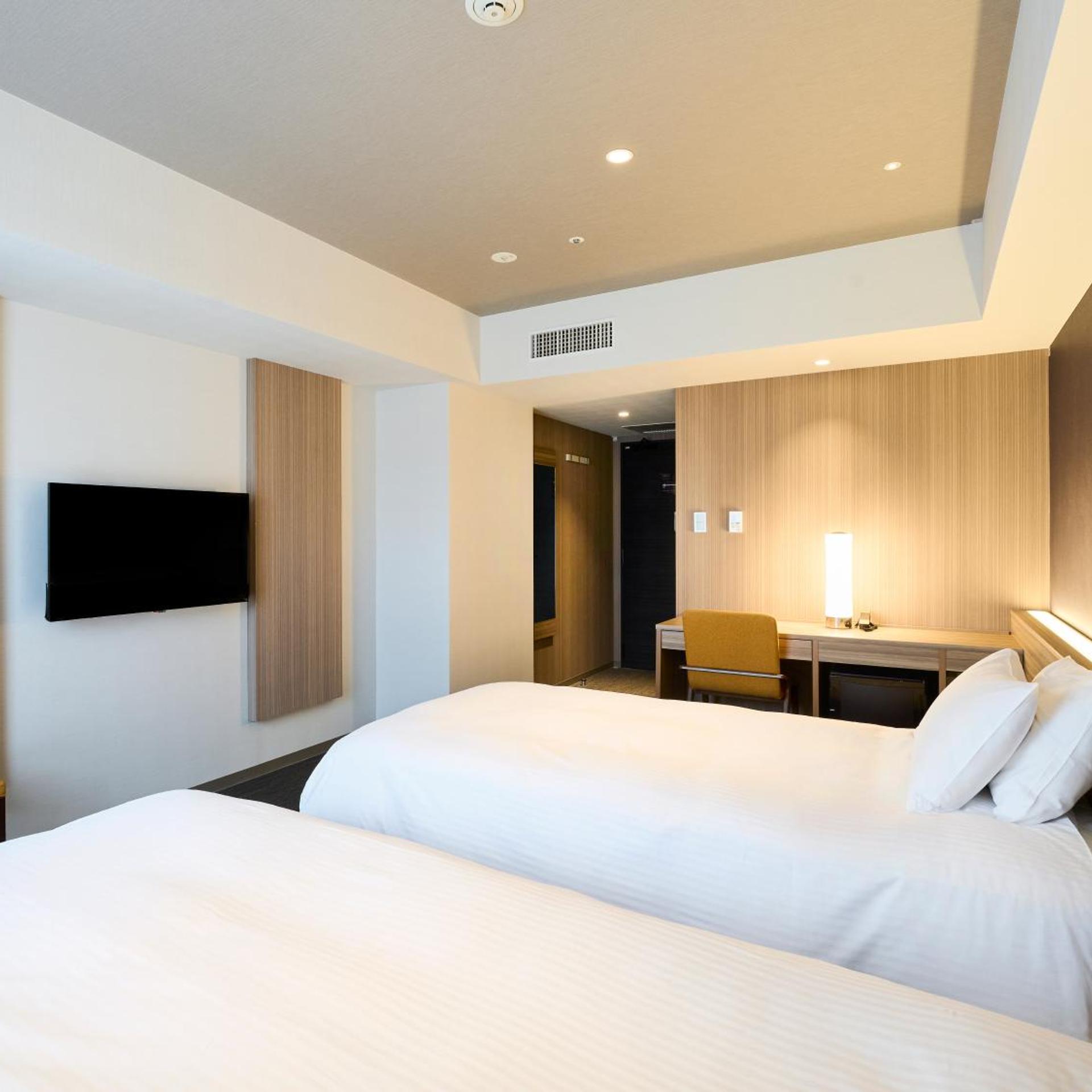 Moderate, Twin Beds
