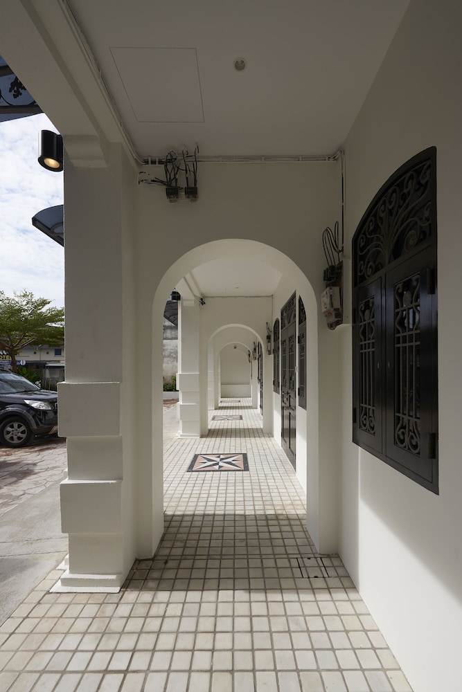 Macalister Terraces Hotel 6/37