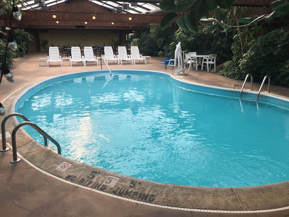 Greenfield Inn and Suites Elizabethtown KY I65 Exit 94 42/62