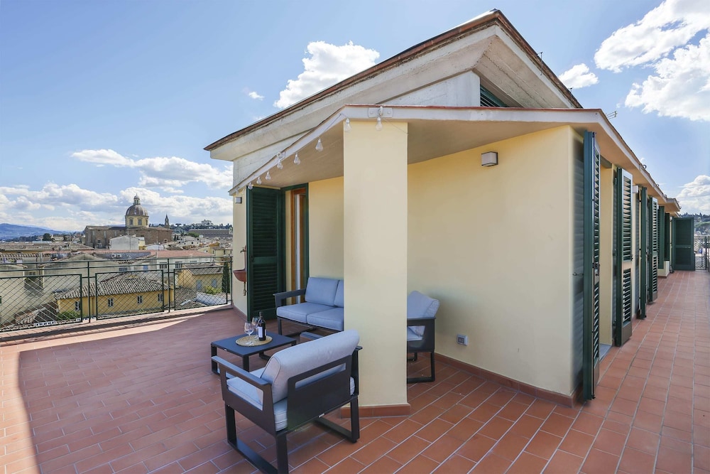 Penthouse With big Terrace in Oltrarno-hosted by Sweetstay 13/25