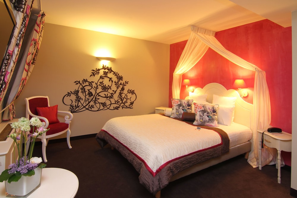 Hotel Beaucour 37/83