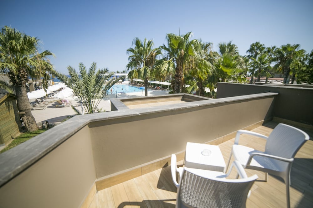 Sailors Beach Club 23/35