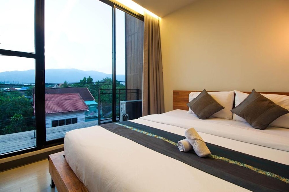 DELUXE, MOUNTAIN VIEW