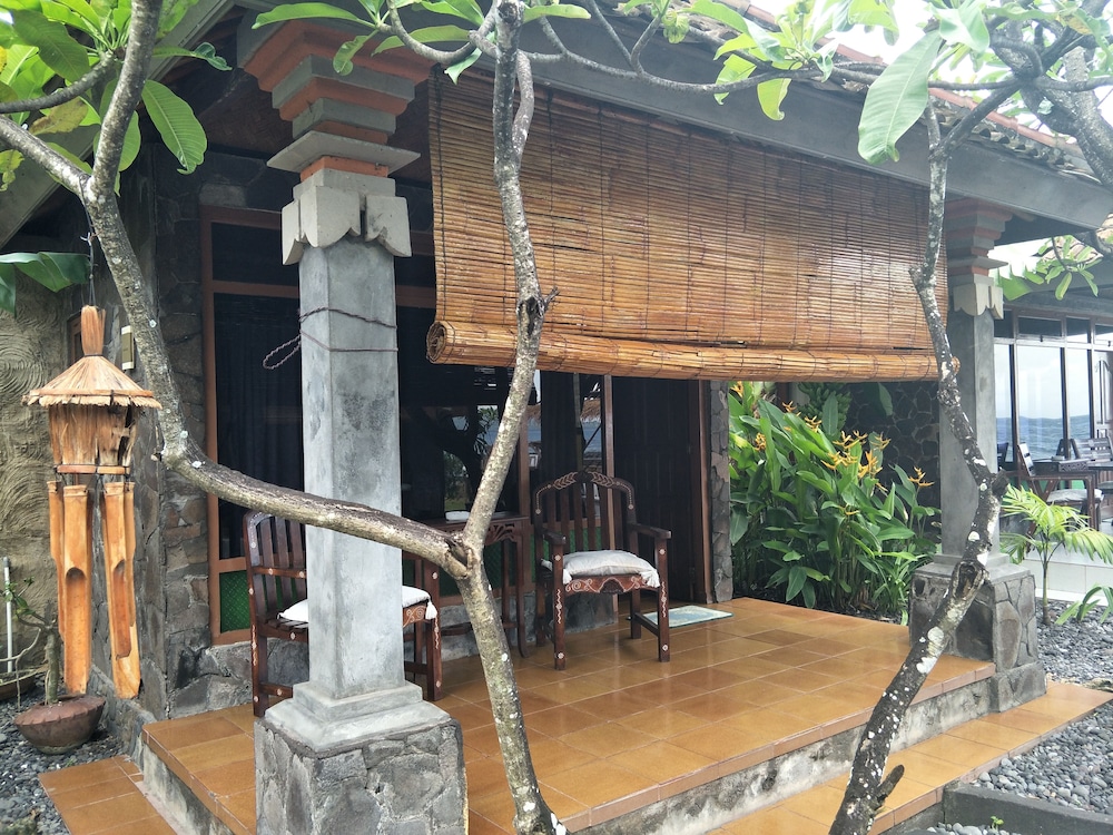 Temple Cafe & Seaside Cottages 46/59