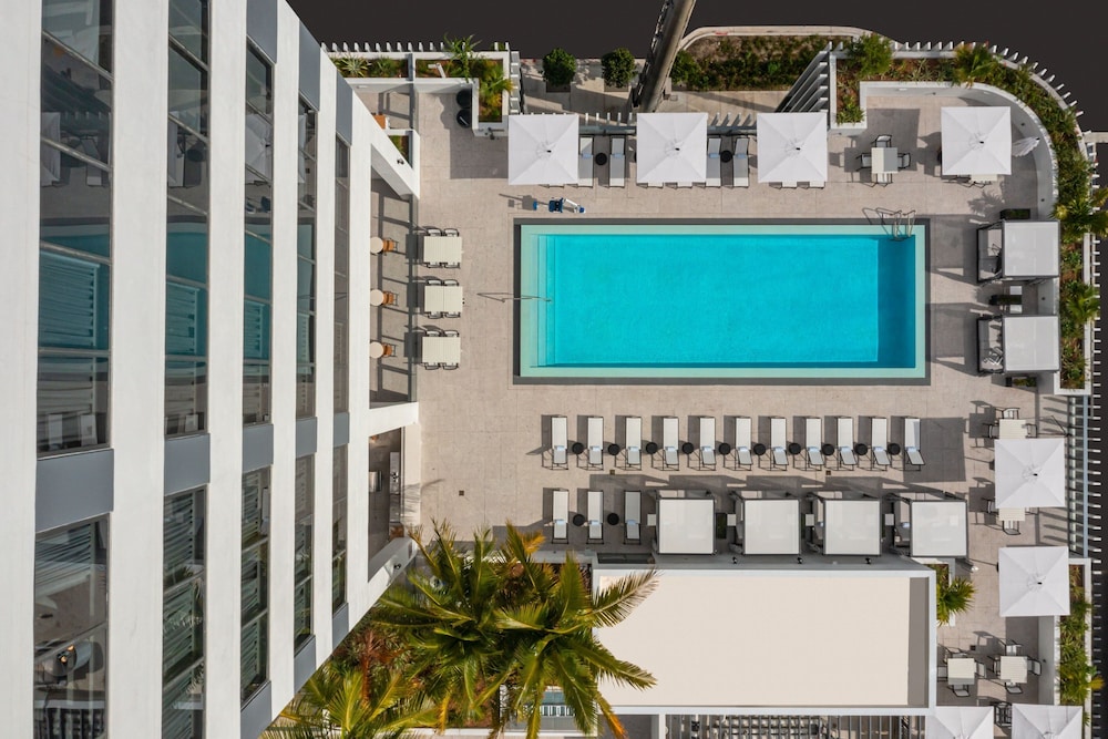 Element Miami Brickell 5/40