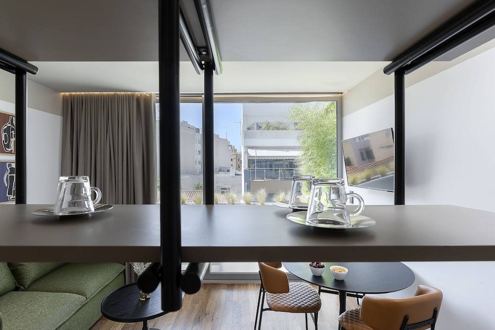 The Athenians Art Apartments 34/50