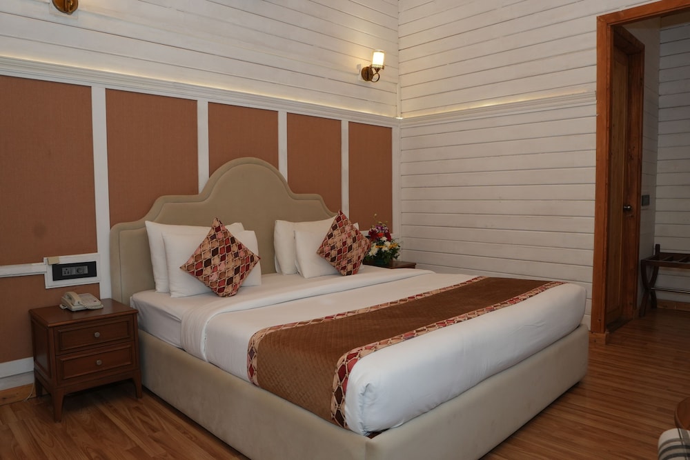 Foxoso Aaristo Baga Beach Resort 13/48