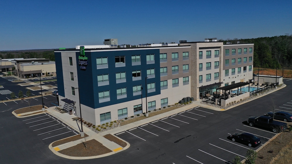 Holiday Inn Express and Suites Richburg 1/50