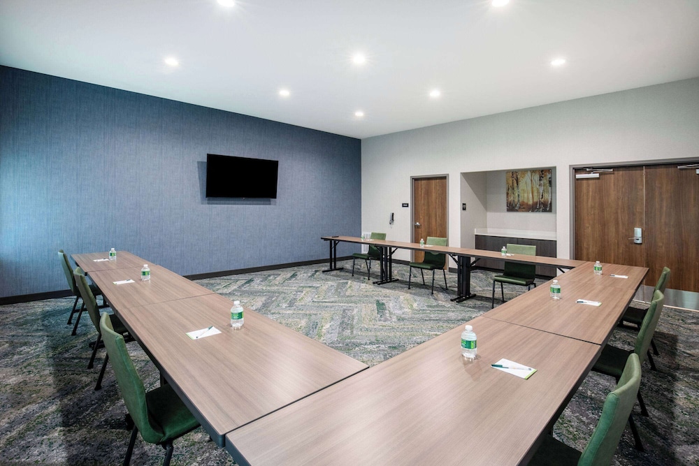 La Quinta Inn & Suites by Wyndham Chattanooga Downtown/South 46/61