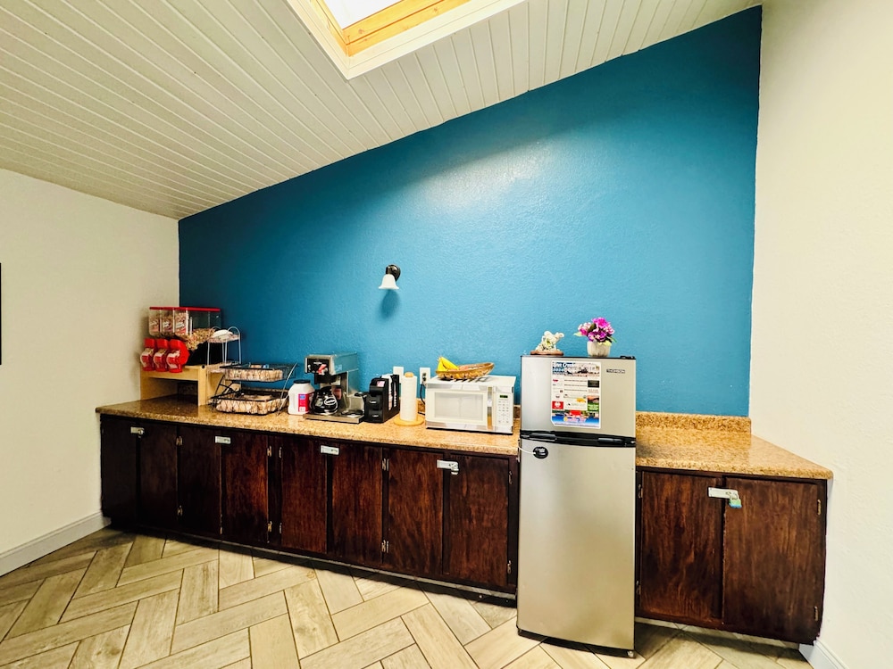 Ozark Inn & Suites 6/27