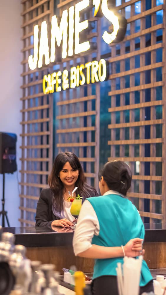 Hotel Ayola Lippo Cikarang 9/60
