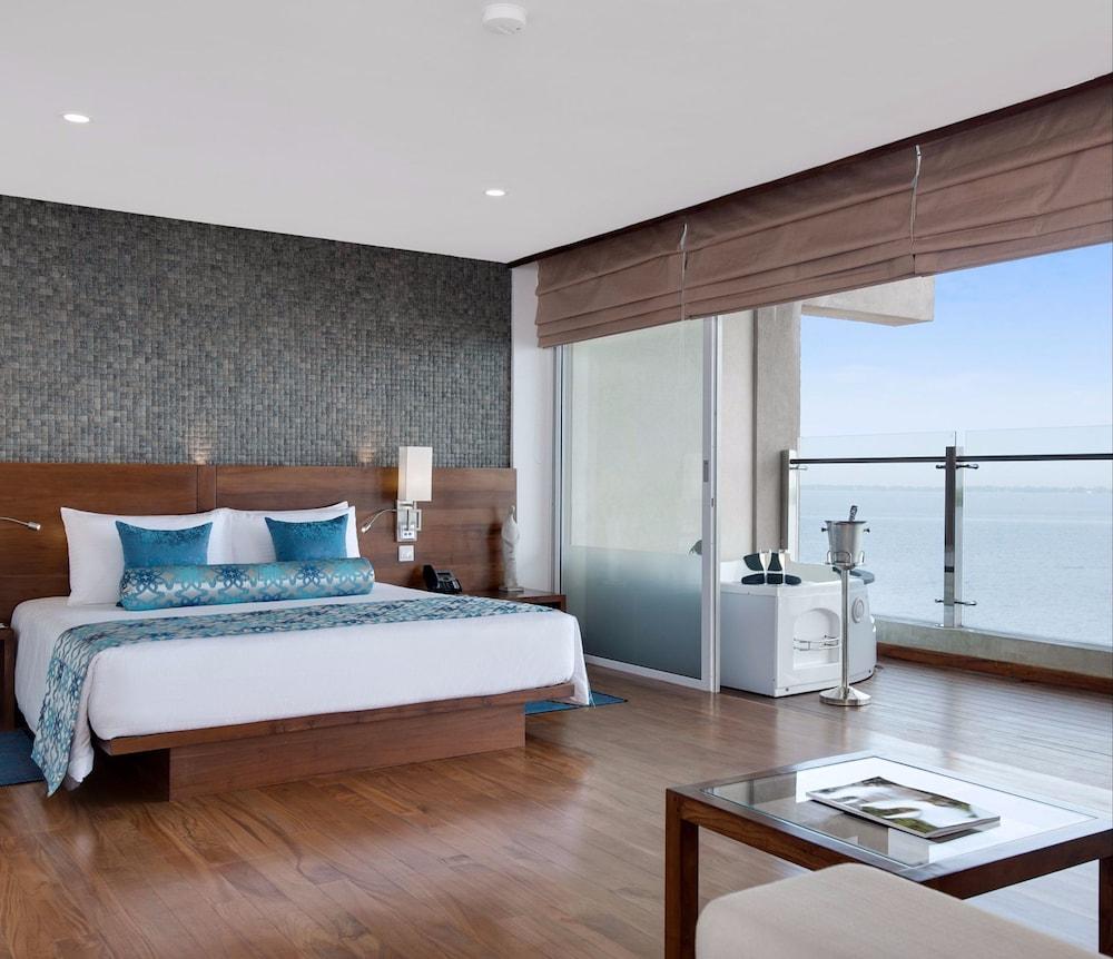 Sunrise, Suite, Hot Tub
