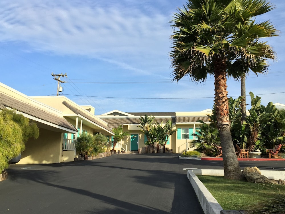 Beach Bungalow Inn and Suites 52/67