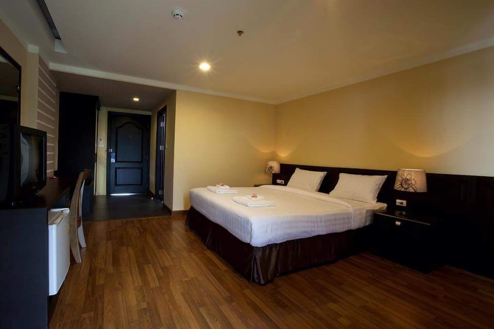 DELUXE, DOUBLE BED