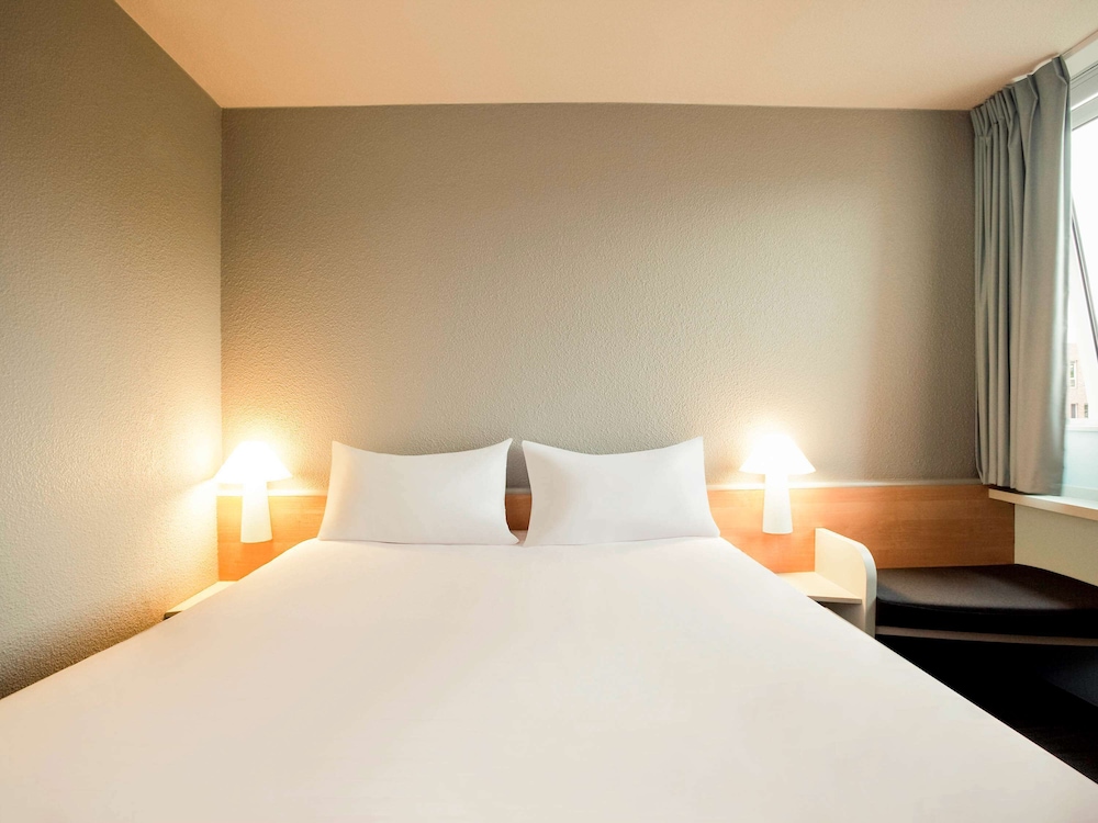 ibis Paris Gennevilliers 7/76
