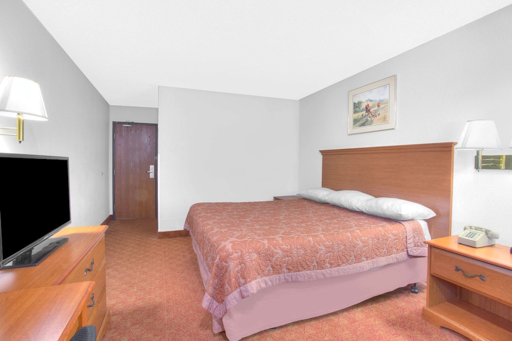 Super 8 by Wyndham Charlottesville 17/51