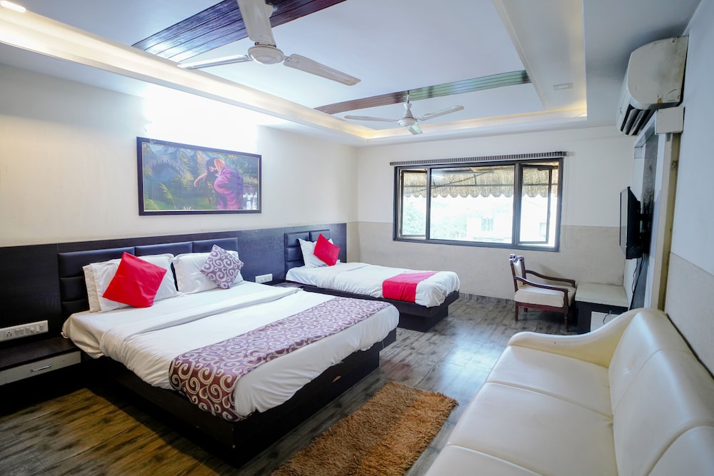 HOTEL SADHBHAV 22/49