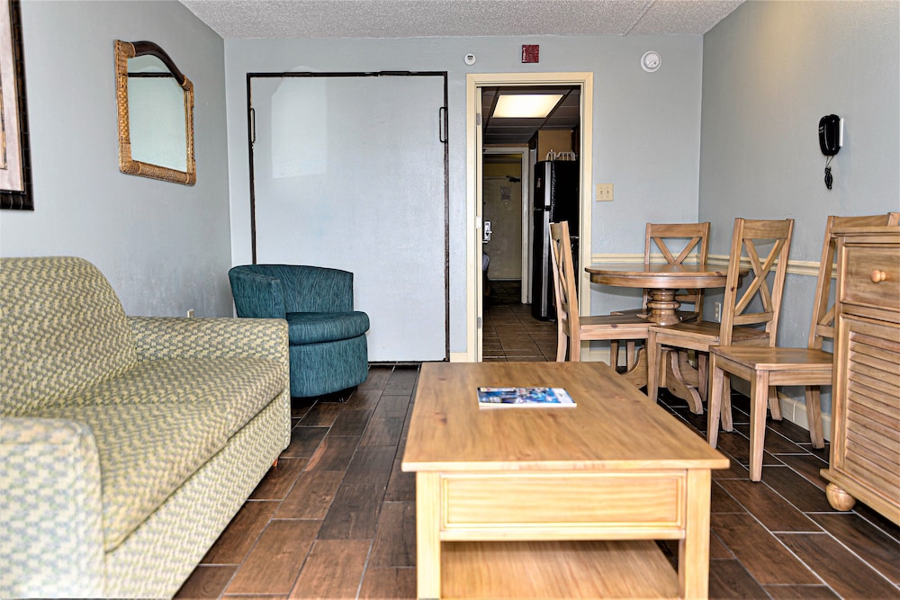 Monterey Bay Suites 48/81