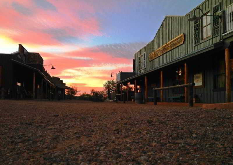 Tombstone Monument Ranch 27/35