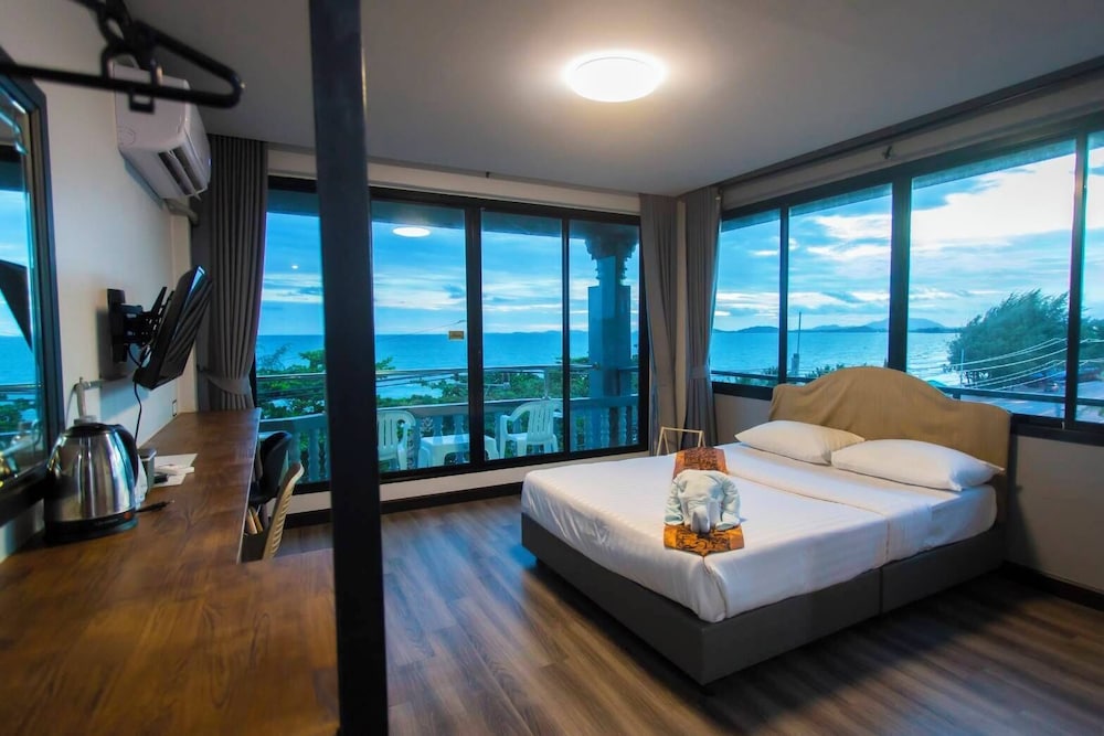 Pimpimarn Beach Hotel 24/66