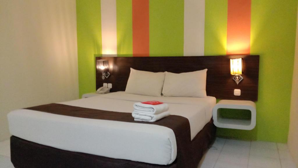 Pose In Hotel Yogyakarta 11/17