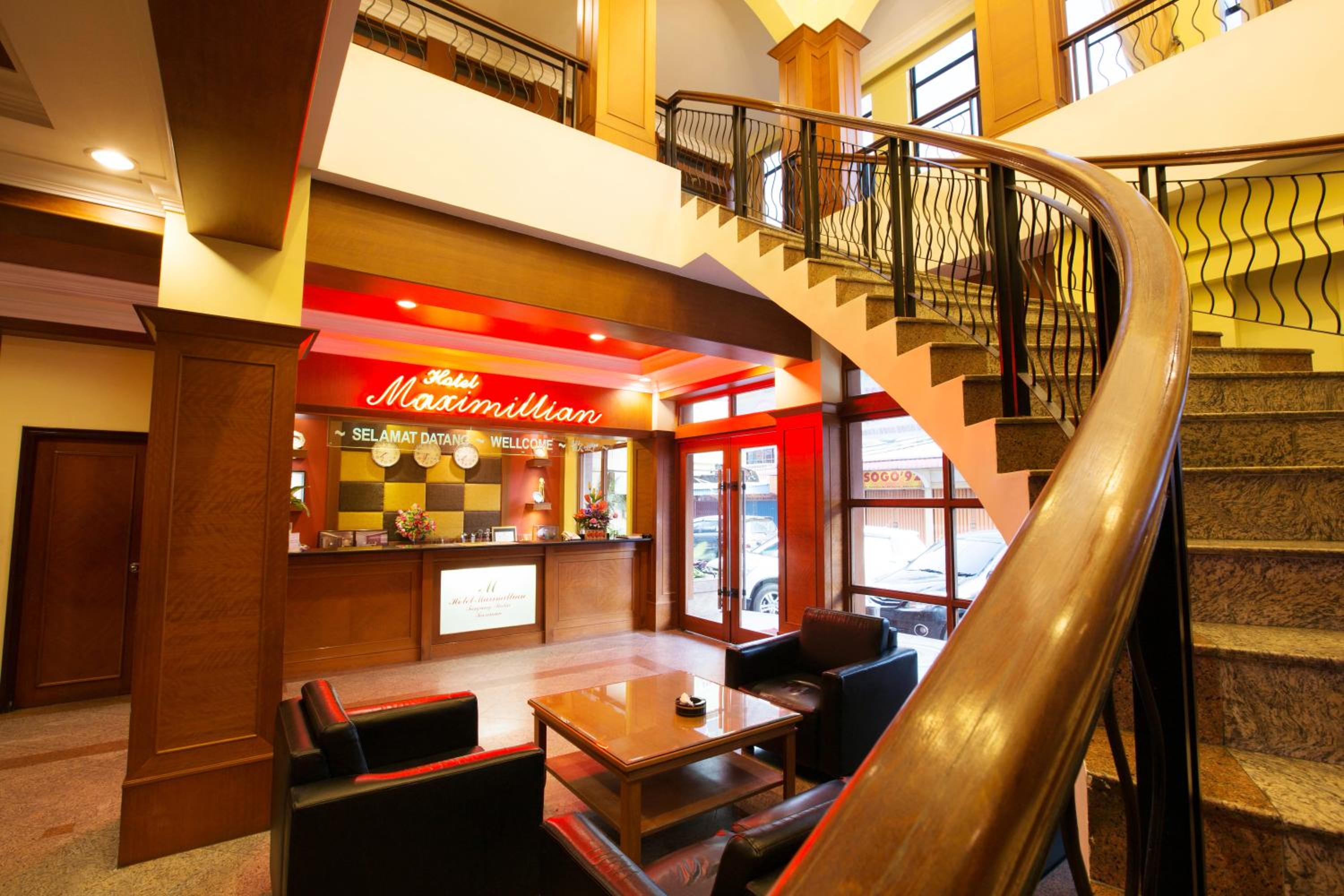 HOTEL MAXIMILLIAN 39/55