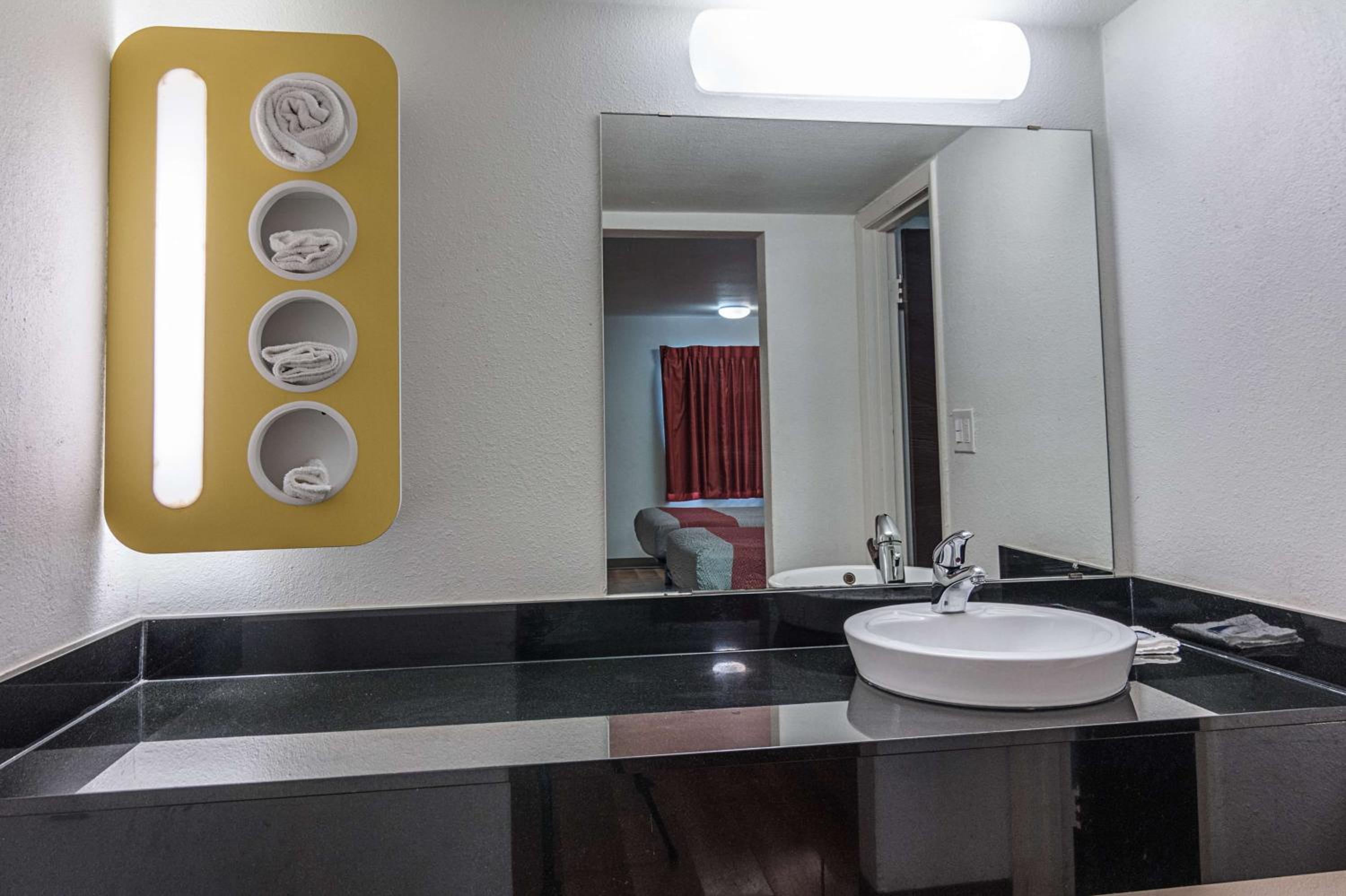 Room, Quadruple, Accessible, Motel6 Texarkana, AR 8/8