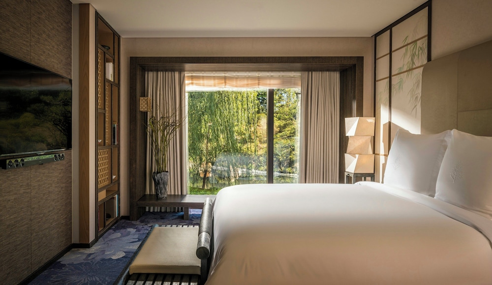 1 Bedroom, Heritage, Garden, Premier, Suite, King Bed