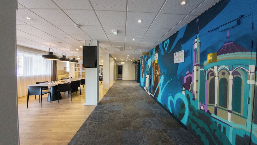 Ibis Lyon Est Bron 64/67