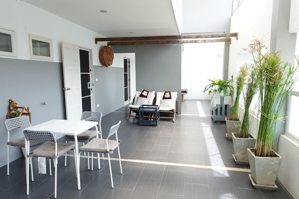 White Monkey Guesthouse 46/56