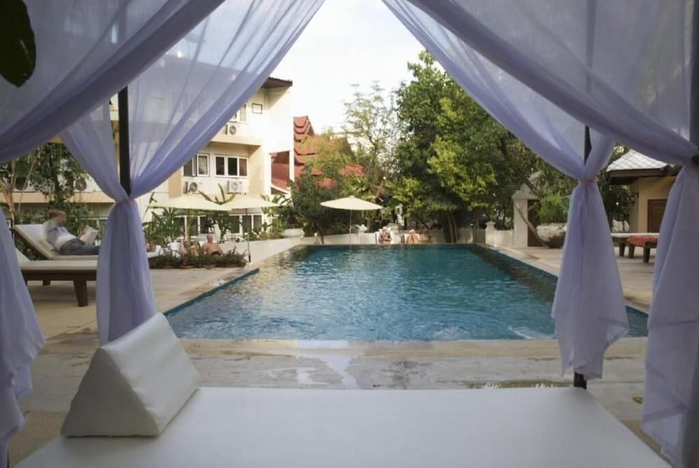 Changpuak Hotel 11/53