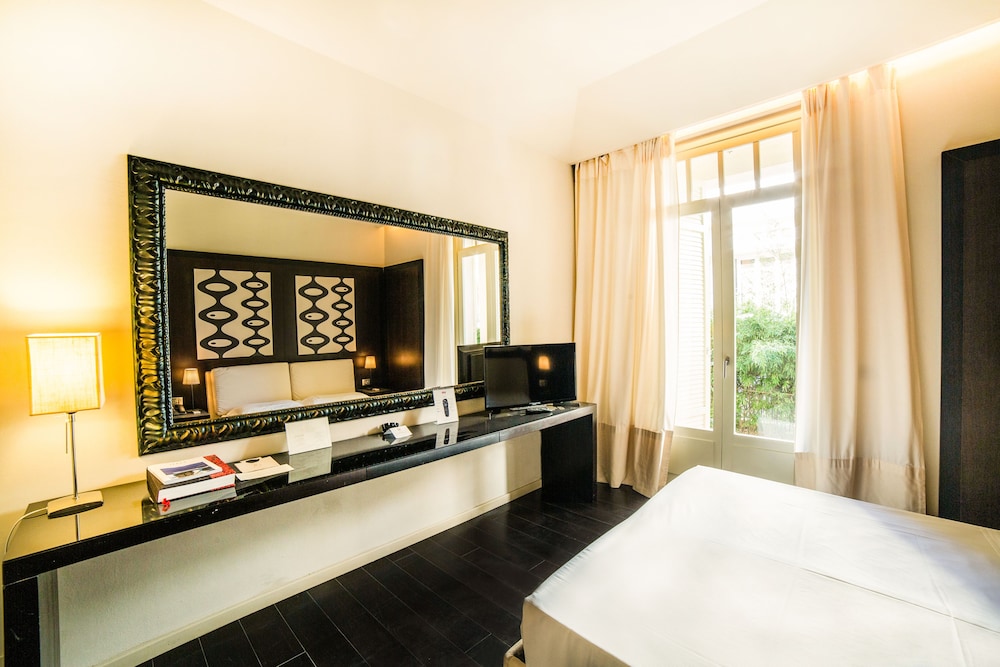 Hotel Carducci 76 34/75