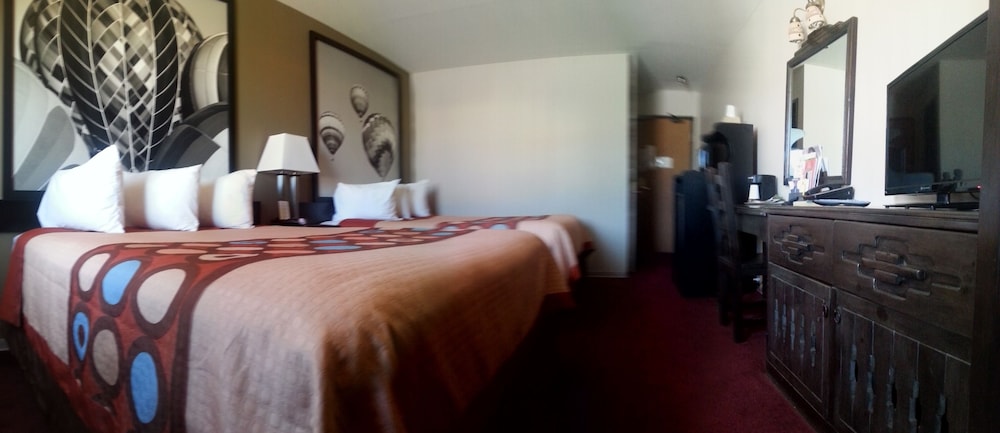 Super 8 by Wyndham Taos 13/33